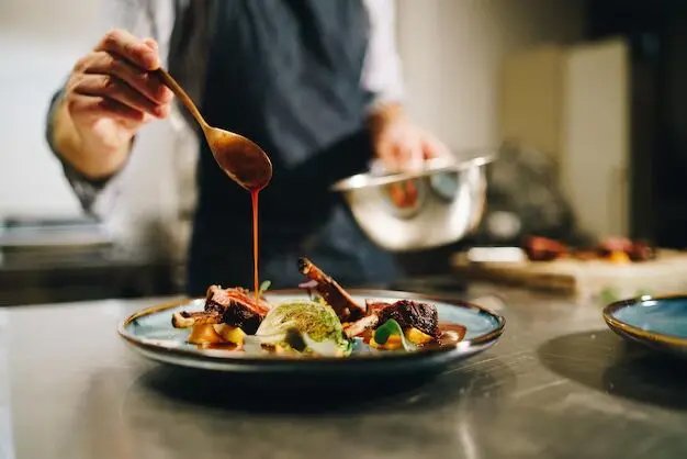 Curso pago, aulas canceladas e falta de materiais: alunos denunciam escola de gastronomia em Maringá