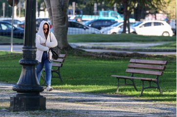 Ciclone e frente fria provocam mudança no tempo no Paraná; frio ganha força