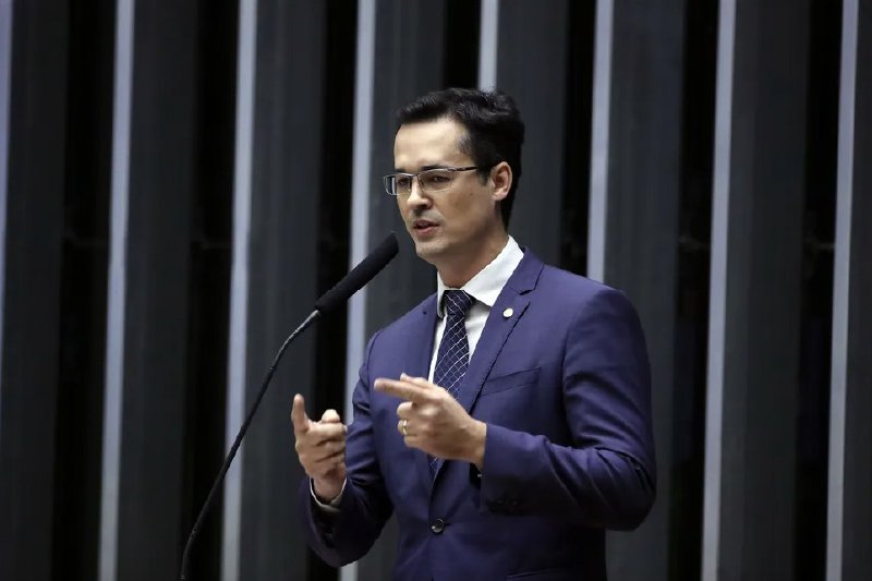 Novo lança candidatura de Deltan Dallagnol ao Senado pelo Paraná