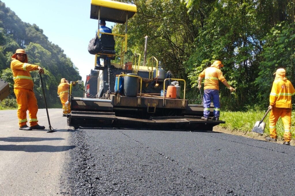 Rodovias em várias regiões do Paraná terão o tráfego alterado ou interditado nesta semana