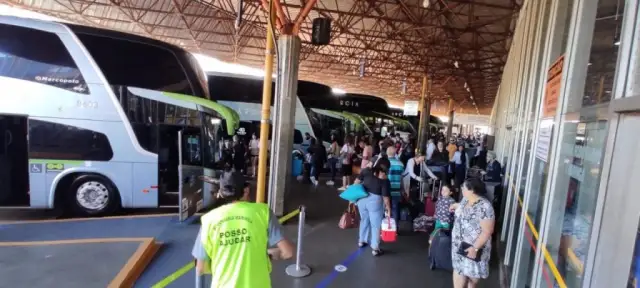 Aumenta fluxo em rodoviária e aeroporto no final de ano